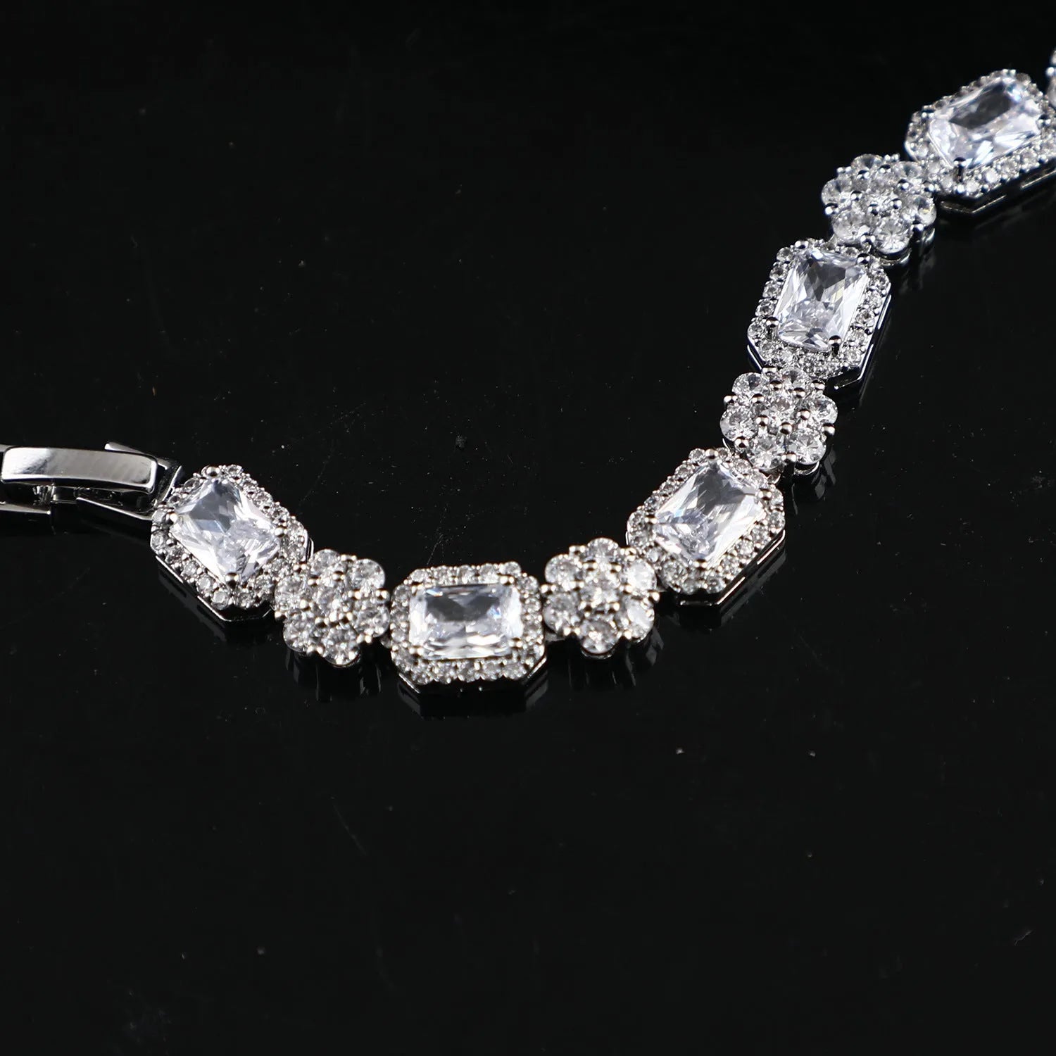 Copper real white gold full zircon claw chain bracelet in silver with flower and geometric quadrilateral design