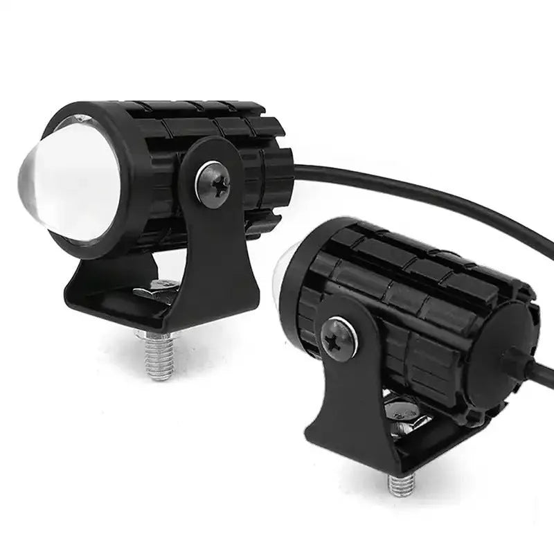 Aluminium and PC dual-lens motorcycle spotlight with white or yellow light, dimensions 6cm x 6cm x 7cm.