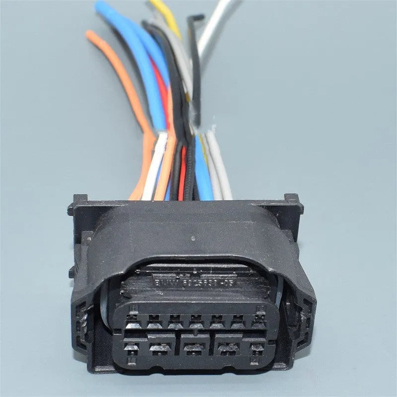 Black BMW headlight electrical connector plug for X1 E90 E92 models with DJ7121W-1.5 2.8-21 specification