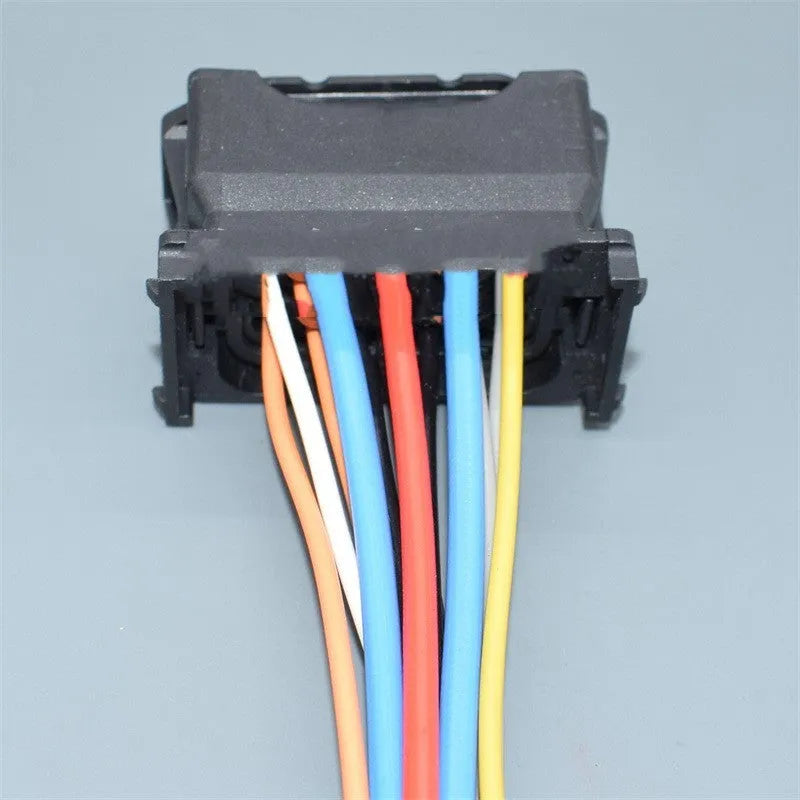 Black BMW headlight electrical connector plug for X1 E90 E92 models with DJ7121W-1.5 2.8-21 specification