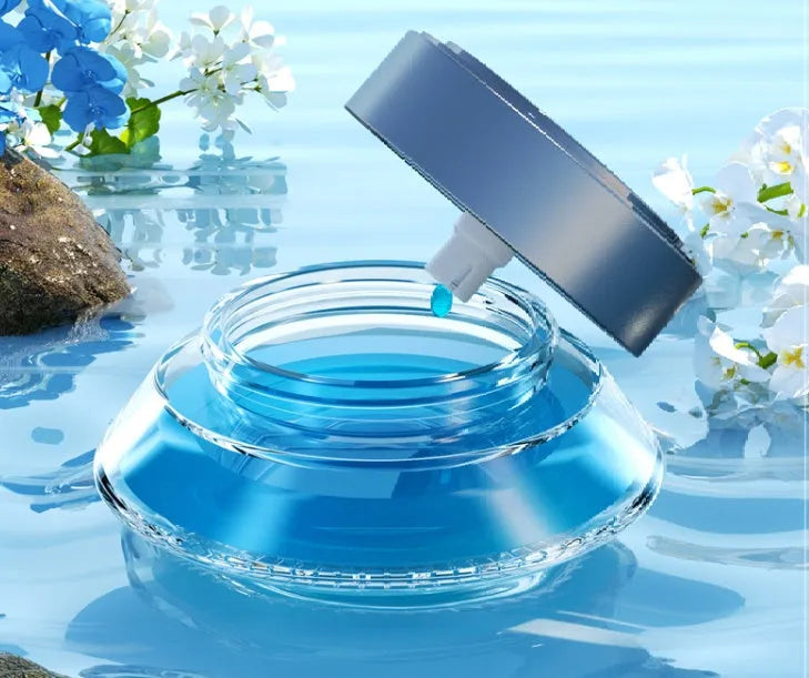 Smart spray car-mounted air freshener accessory in Gentleman's Black or Qian Shan Cui colour.