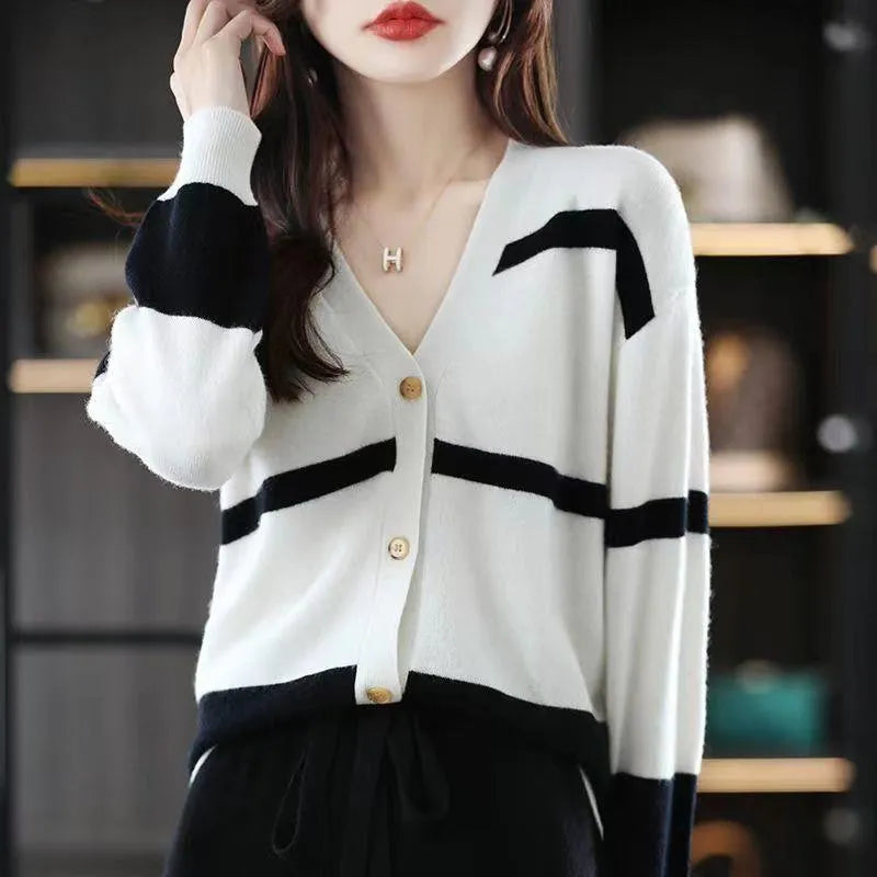 Women's 3D striped knitted cardigan with V-neck in black white colour option