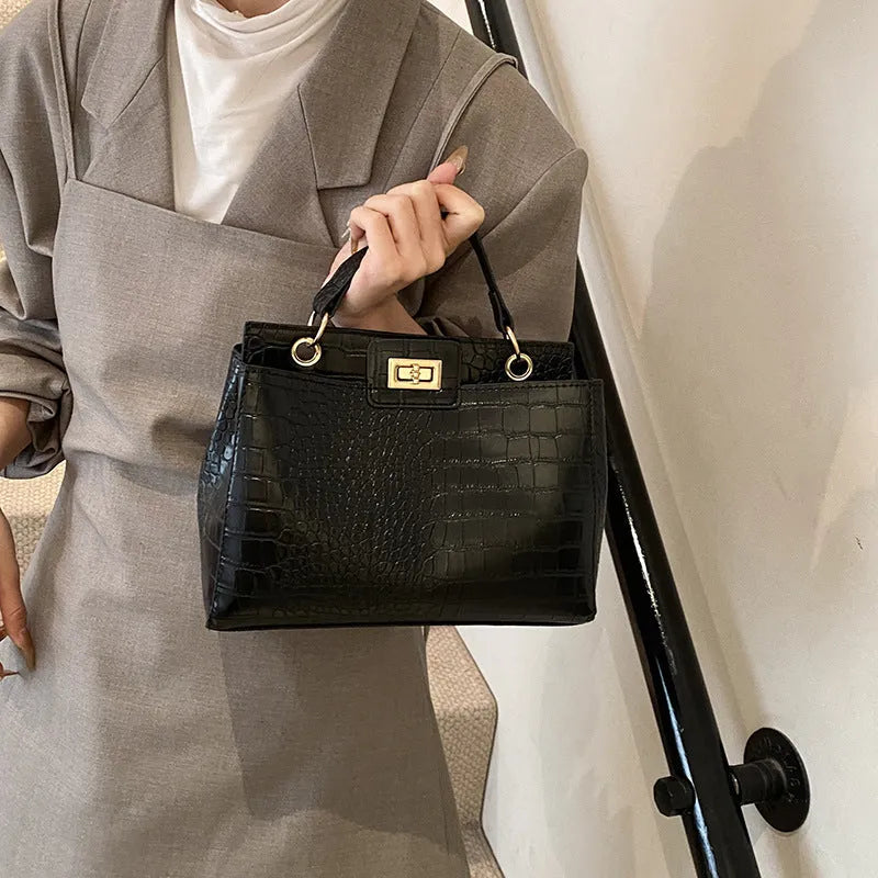 PU leather shoulder messenger bag in black with open front pocket and shoulder strap, 25x20x9cm