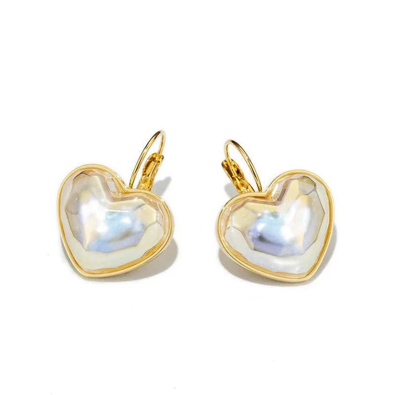 Gold-coloured alloy ear clip for women with summer love design and natural styling
