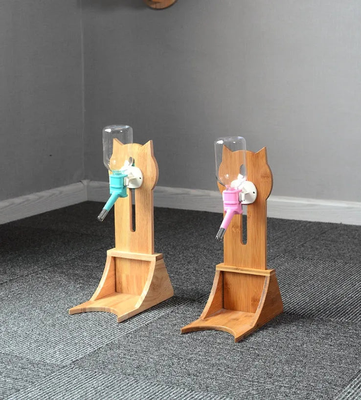 Cat drinking water dispenser with 300ml plastic container on bamboo holder
