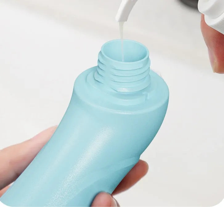 Blue hand-held pet bath brush for dogs and cats, 62mm x 90mm x 160mm, ABS PP TPR