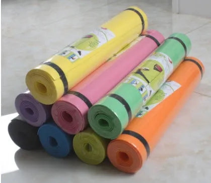 Red and blue EVA yoga mats showing 4mm and 6mm thickness options rolled up with storage bag.