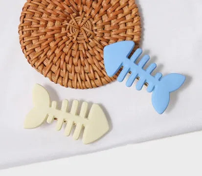 Minimalist fishbone pattern hair barrette with duckbill clip in a candy colour.