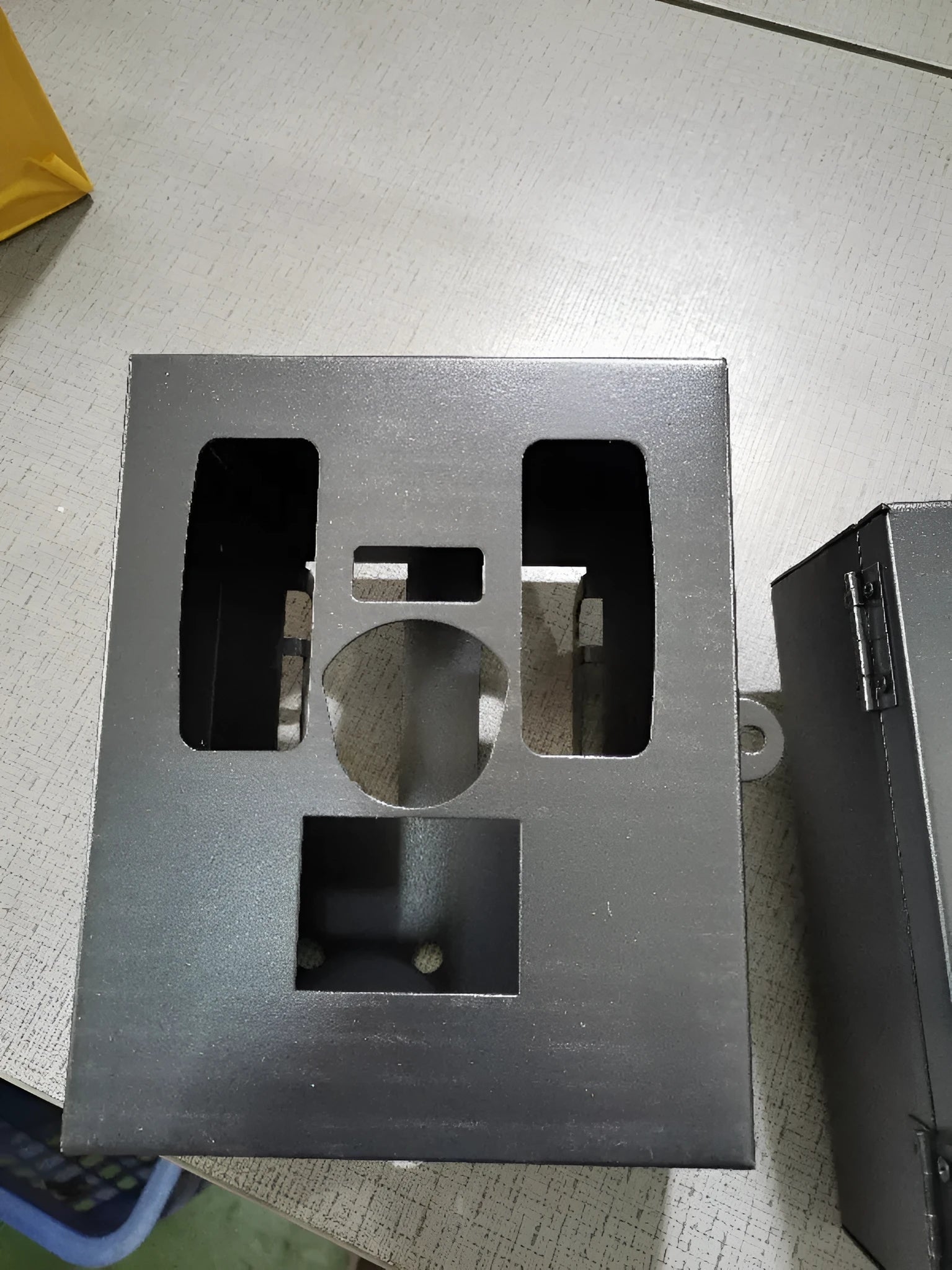 Protective camera box for BL480 model 4G trail camera.