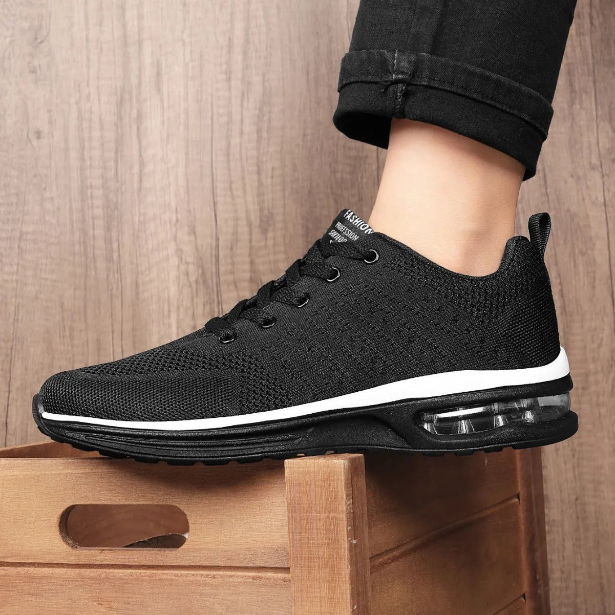 Men's casual breathable mesh running shoes in multiple colours with round toe and PU sole
