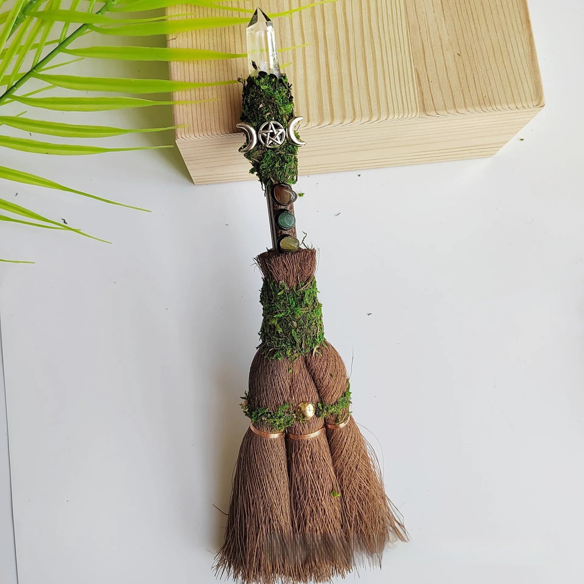 Natural chalcedony crystal single pointed column broom in white crystal colour handmade decorative prop