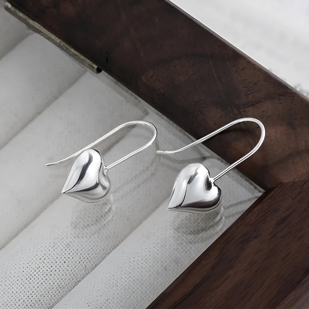 Silver heart-shaped earrings with three-dimensional glossy finish in Korean style