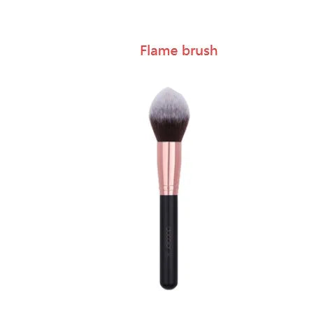 Set of four loose powder brushes in sizes A B C D with long handles