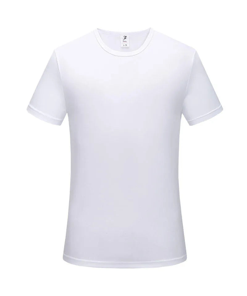 Man wearing a slim-fit quick-dry short-sleeve T-shirt in a solid colour.