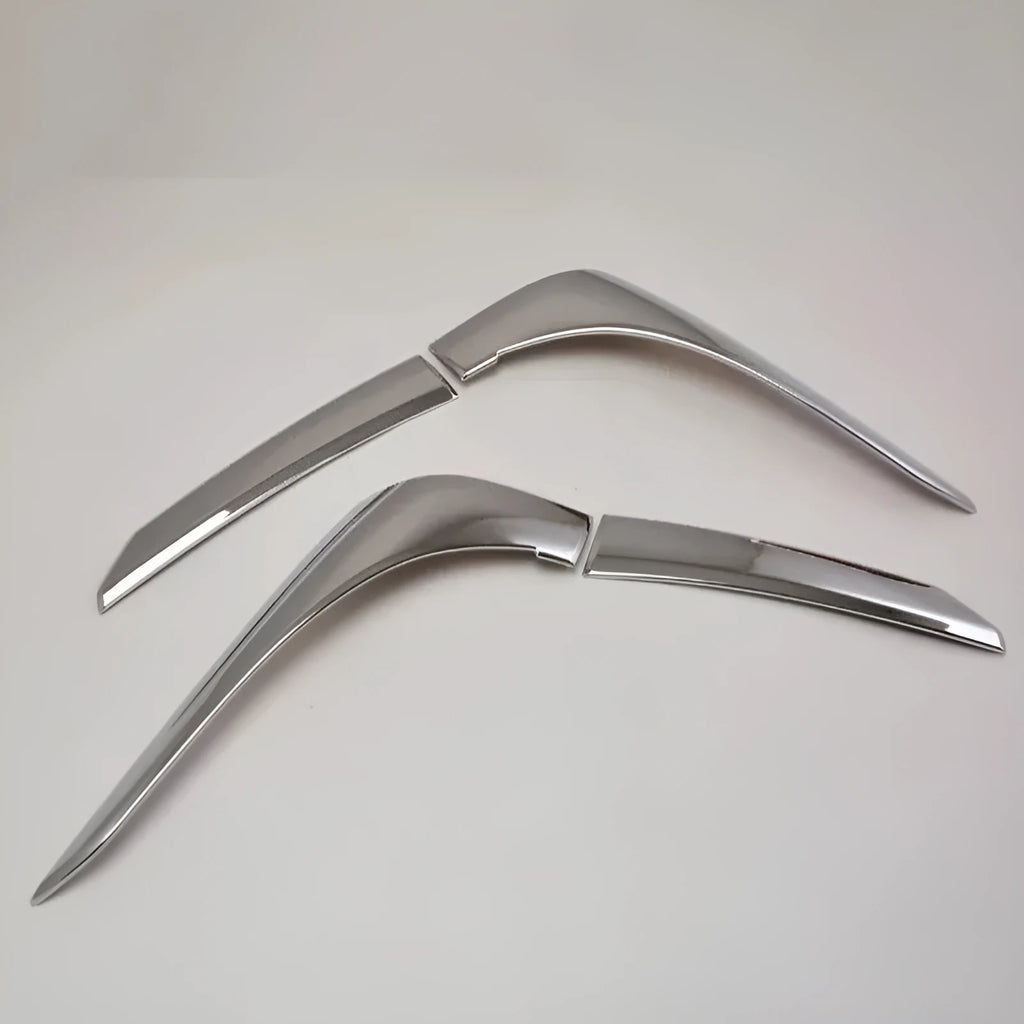 Silver tail light eyebrow trim for Mitsubishi Outlander, four-piece ABS electroplated set.