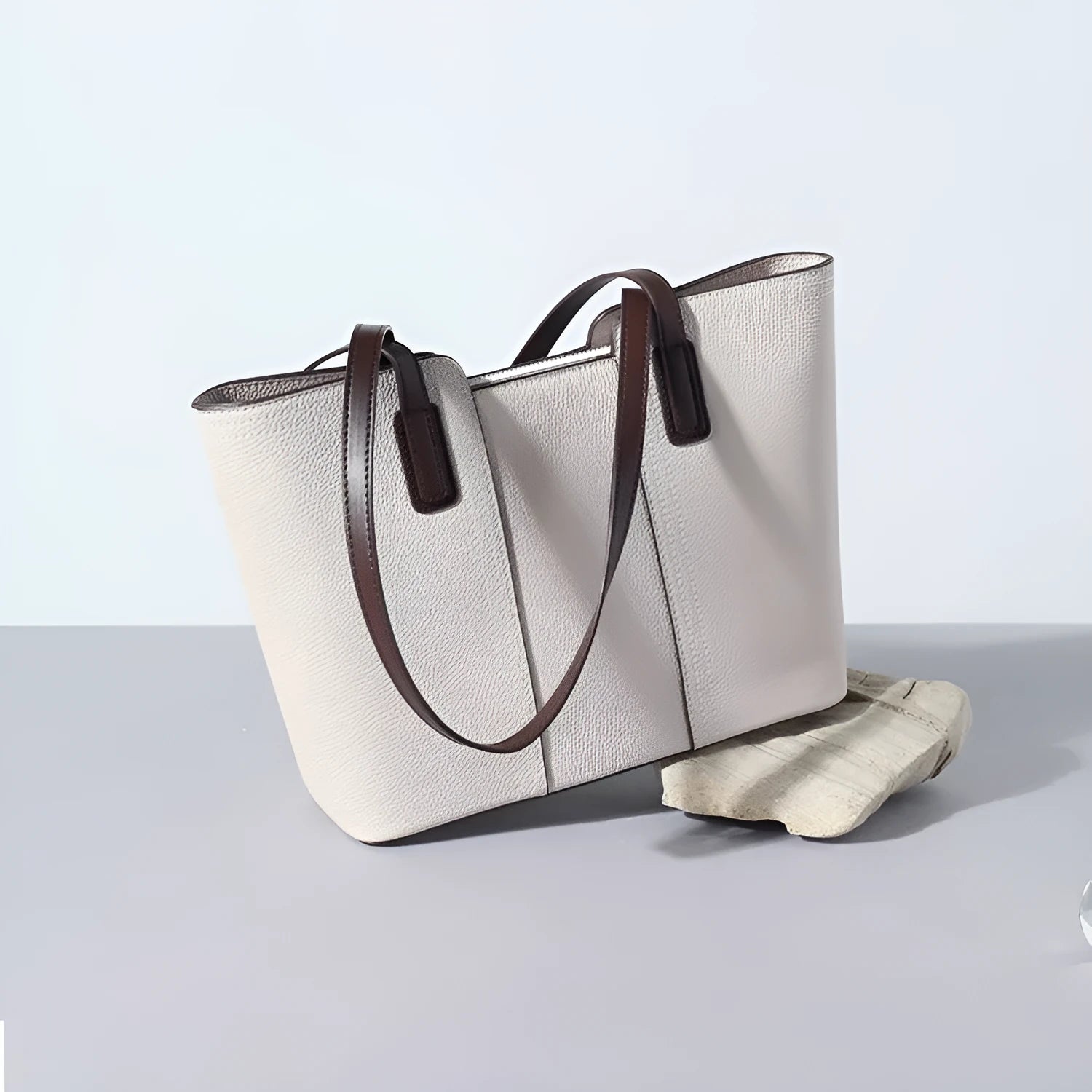 Women's genuine leather commuter shoulder bag in box-type shape with urban simplicity styling