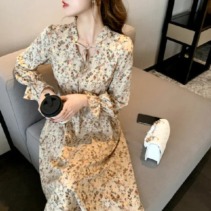 Retro waist-cinching floral A-line dress in apricot colour for women, princess style, polyester fabric