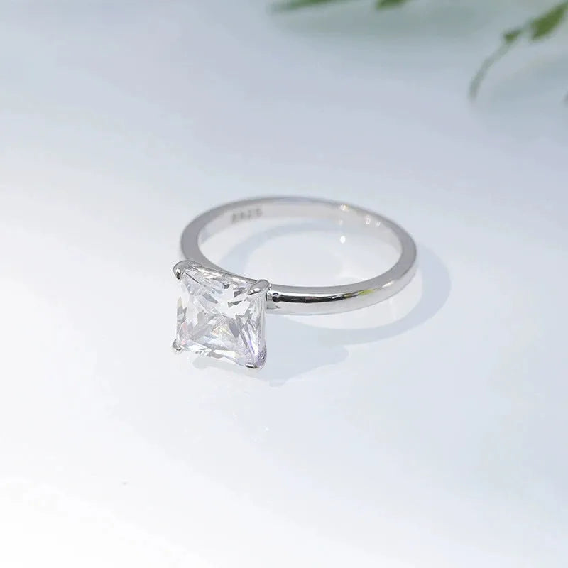 925 sterling silver geometric round ring for women in silver, gold, and rose gold colour options.
