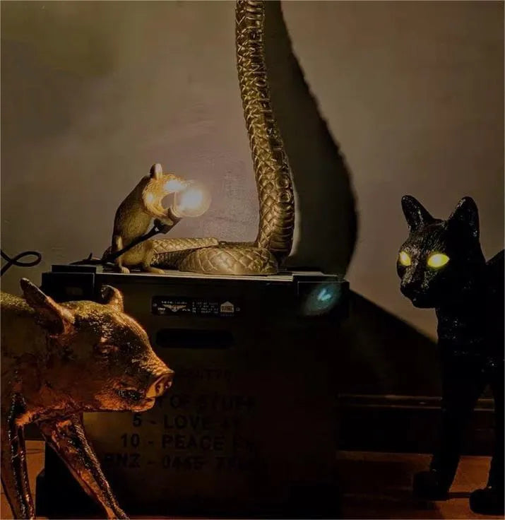 Nordic resin mouse table lamp in white or gold with 4W bulb, US 110V electric night light for home or garden