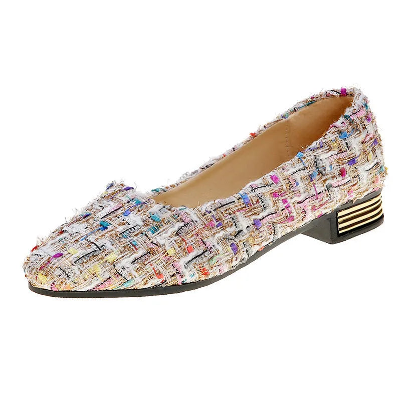 Women's low top canvas casual shoes in black with shallow cut design and flat rubber sole