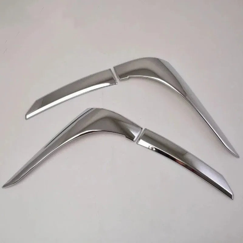 Silver tail light eyebrow trim for Mitsubishi Outlander, four-piece ABS electroplated set.