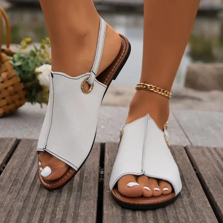 Solid peep-toe sandals with back-strap buckle in black for women, flat rubber sole, PU upper