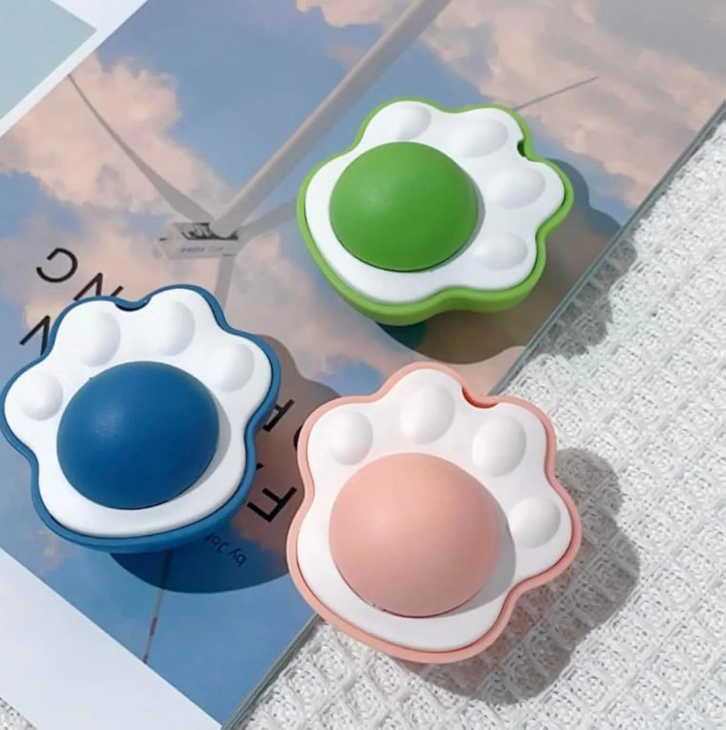 Edible catnip balls for cats in blue, green, pink colours for dental cleaning and wall mounting