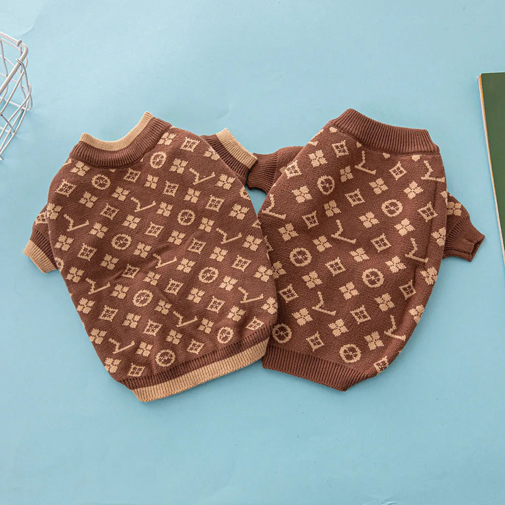 Wool dog sweater in a European style for autumn and winter, shown in a two-tone colour.