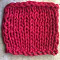 Hand-woven weighted blanket in chenille polyester, beige colour, 100x100cm size, with textured weave visible