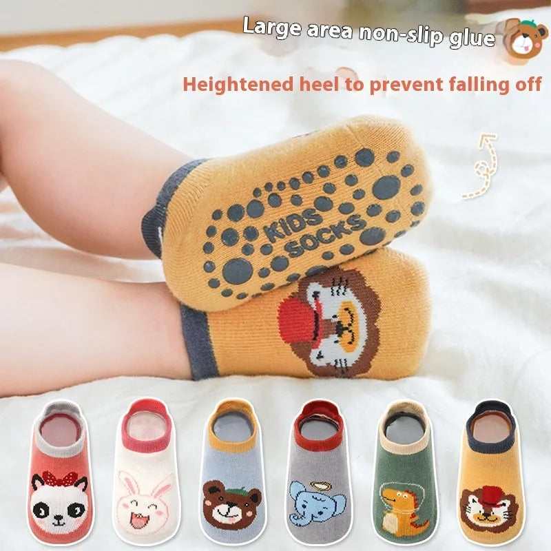 Cotton toddler ankle socks with small tail design in blue gentleman bear pattern