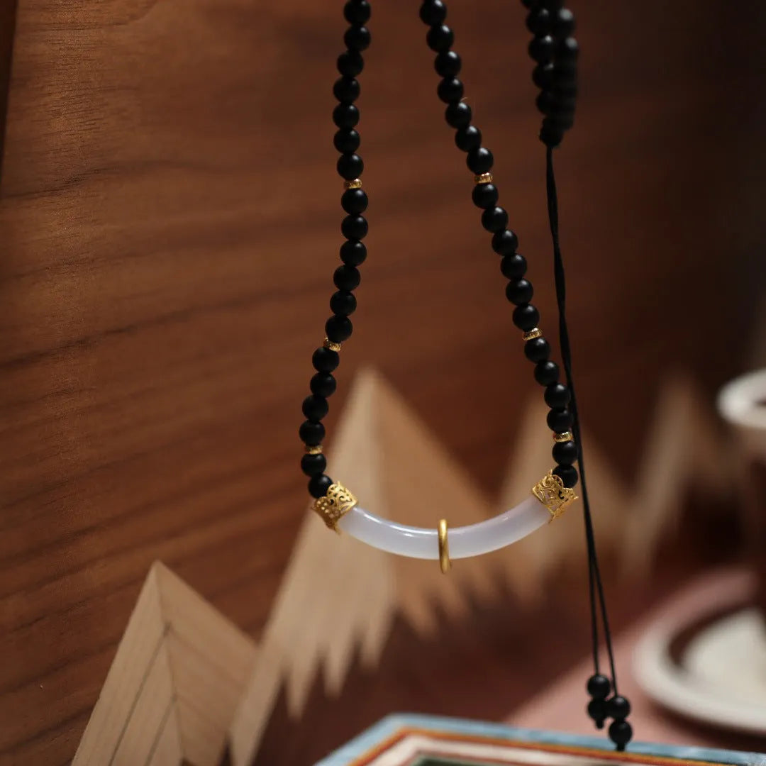 Natural frosted black agate white chalcedony necklace with 925 silver pendant and U-shaped Chinese design