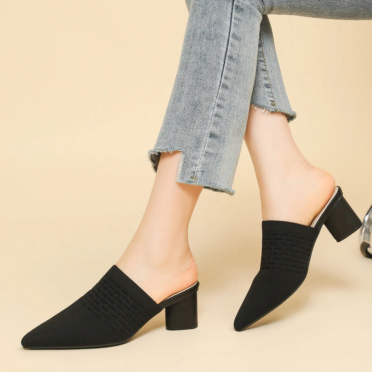 Women's pointed toe sandals with 5cm chunky heel in fabric construction with rubber sole