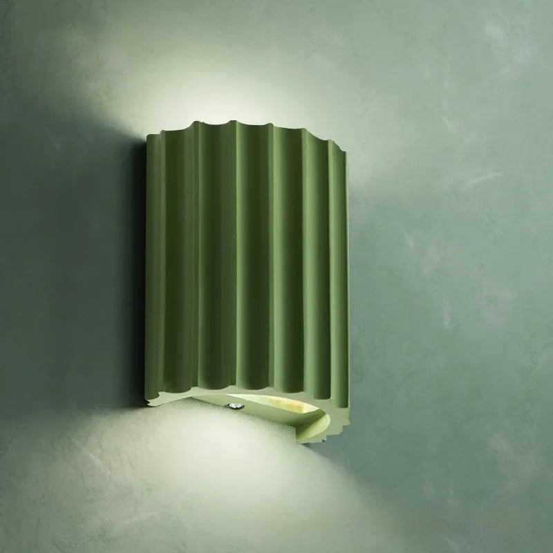 Nordic macaron-shaped wall light for hallways in a choice of five colours.