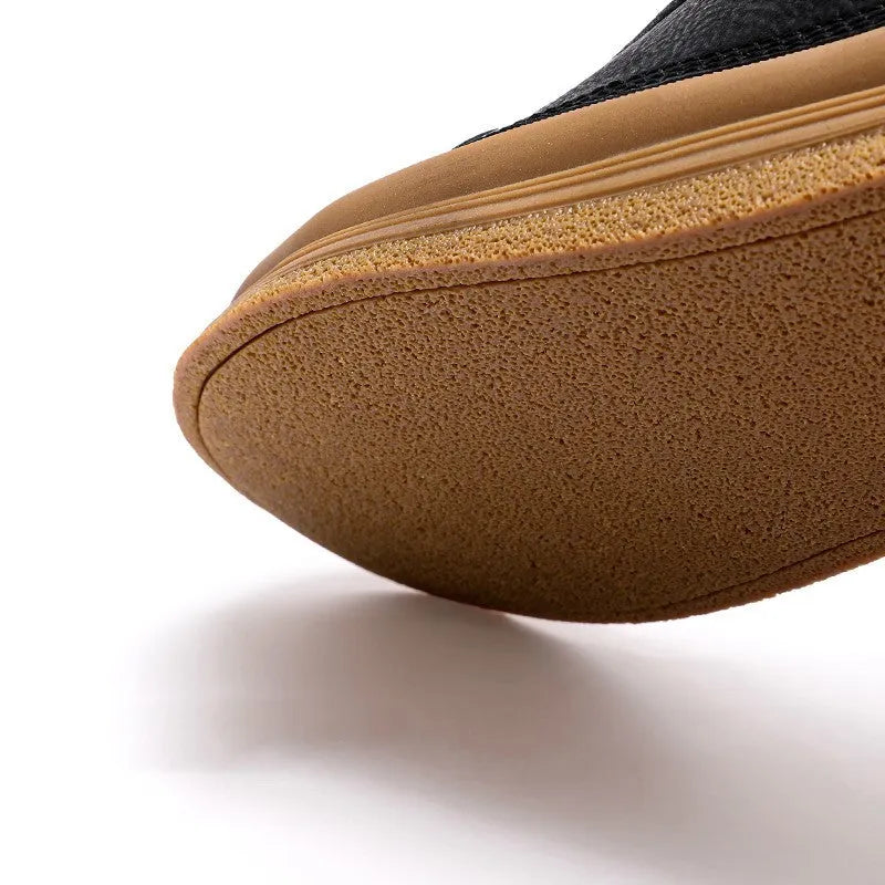 Men's black leather casual lace-up shoes with a round toe and flat rubber sole