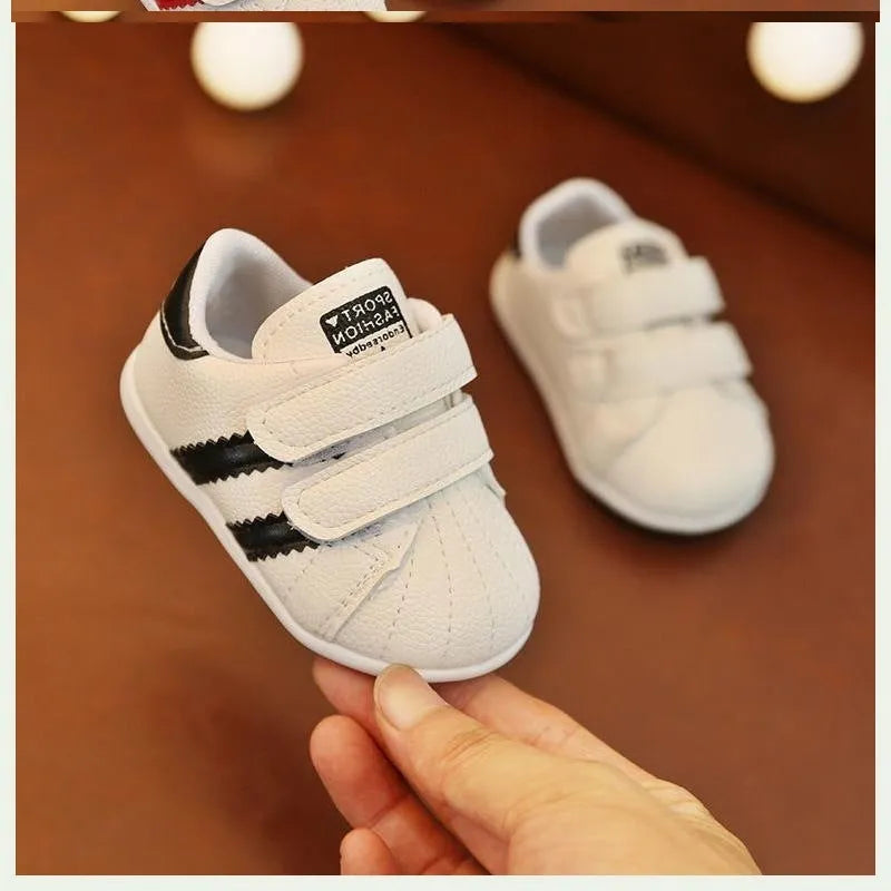 Toddler shoes 0-18 months with rubber antiskid sole, waterproof breathable upper, black or red, sizes 11cm to 13cm