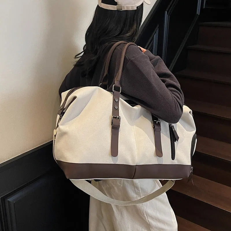 Canvas travel shoulder bag in solid green colour for leisure use