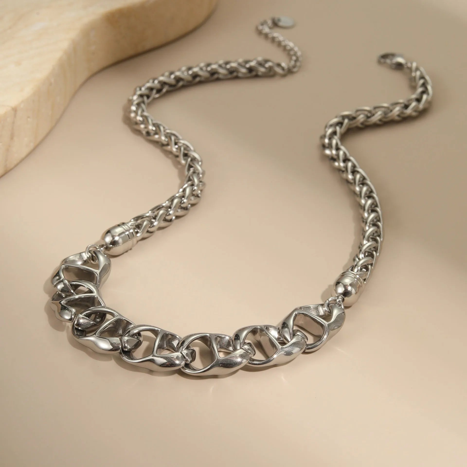 Geometric stainless steel necklace with 18K gold plating in regular chain style