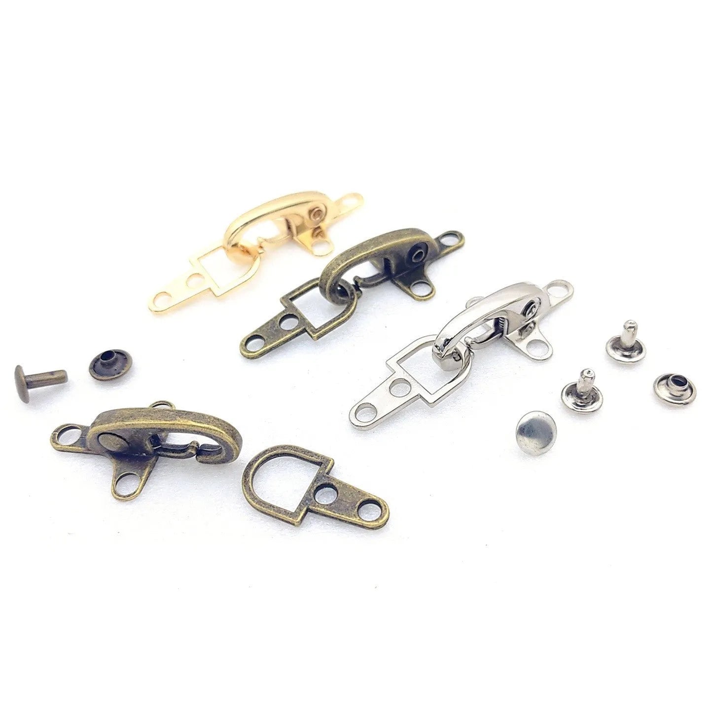 Zinc alloy aircraft-shaped buckle decoration in bronze, gold, gun colour, or silver, measuring 5.85 cm.