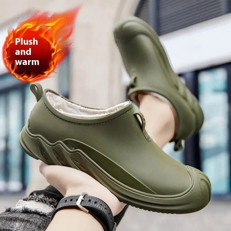 Men's short plastic rain boots in black, green or grey colours for waterproof protection