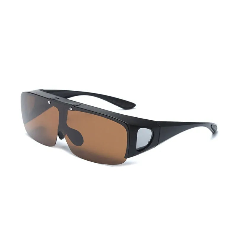 One-piece polarised myopia sunglasses in a sporty style for outdoor activities.