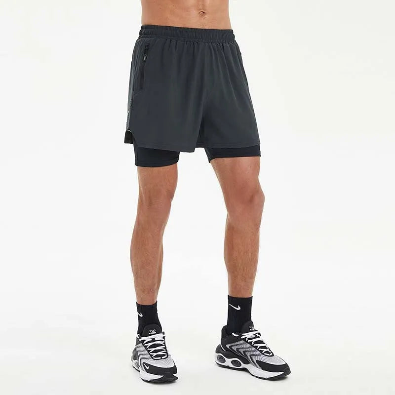 Men's black double-layer running shorts with an inner liner, shown on a size chart.
