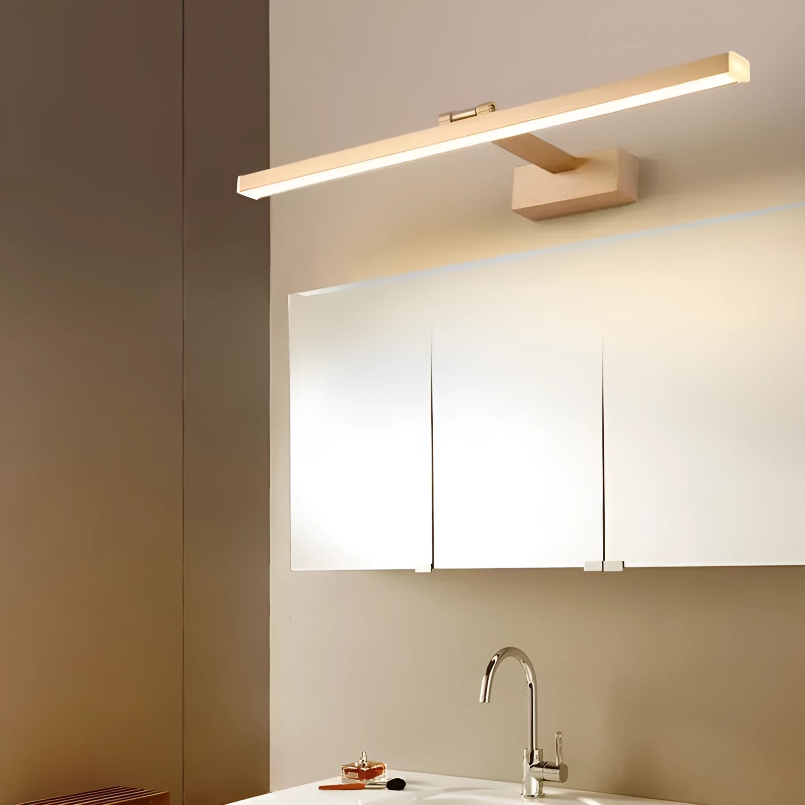 Front LED mirror cabinet lamp with aluminum alloy body in gold finish with white light 6000K, 40cm size
