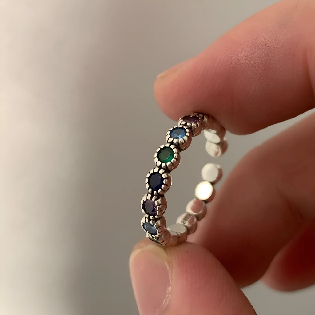 Adjustable opening women's ring with geometric round shape and zircon detailing in retro silver finish