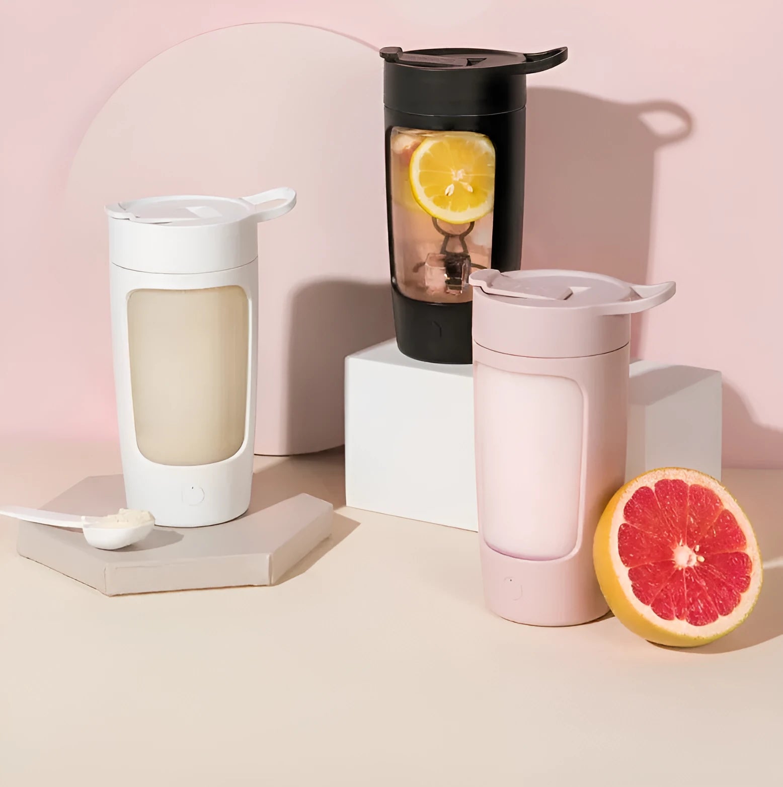 Portable USB blender cup in black, blue, pink or white with 650ml capacity