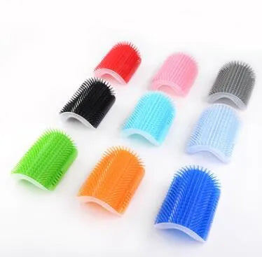 Cat self-grooming brush with mint pad, blue colour, 9x13cm size, on light background
