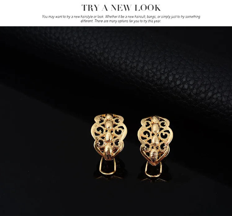 Wild style alloy necklace and earrings set in gold colour with diamond-cut finish and mixed gem inlay pendant