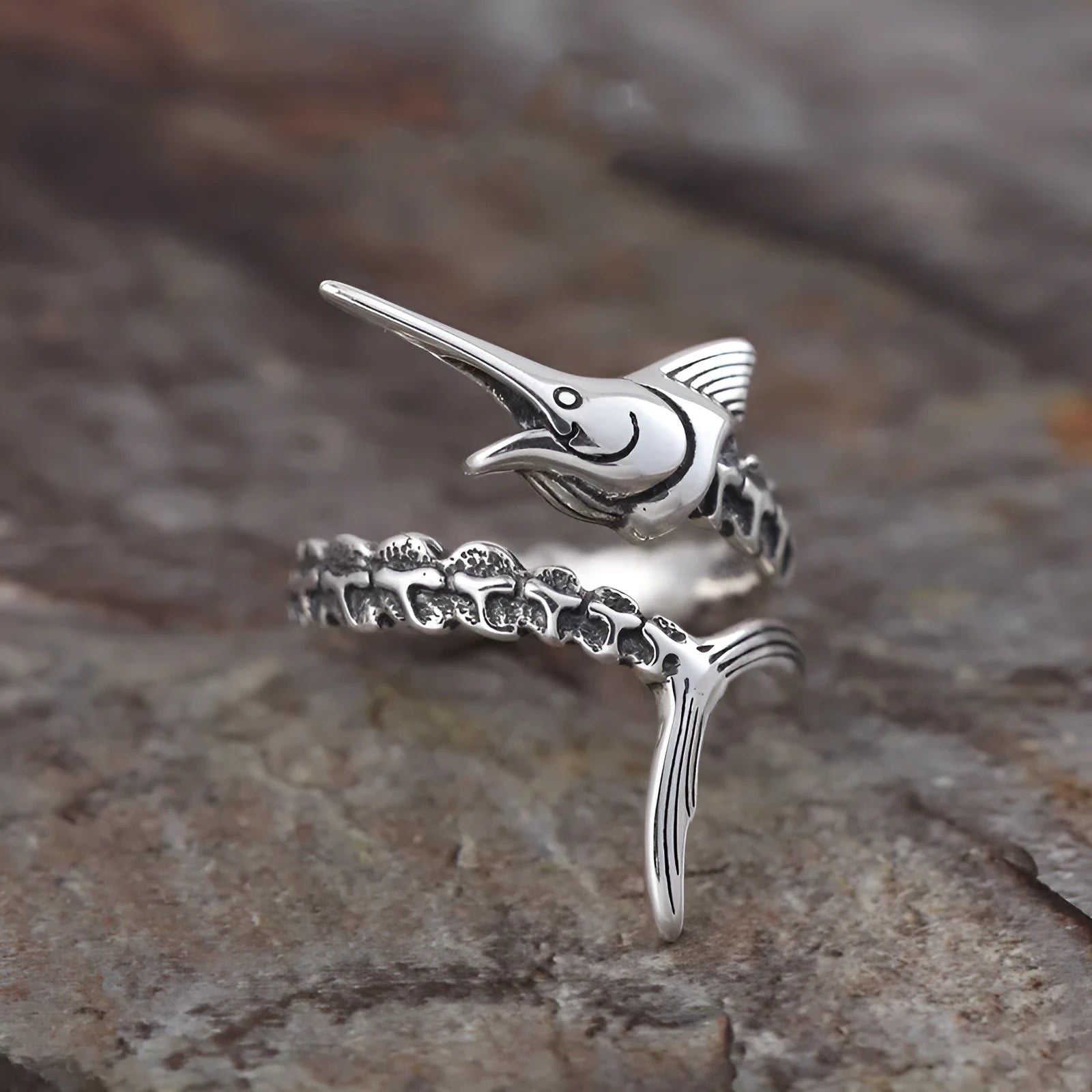 Retro simple Thai silver fish ring in flying fish colour, open mouth design, zinc alloy construction with carp motif