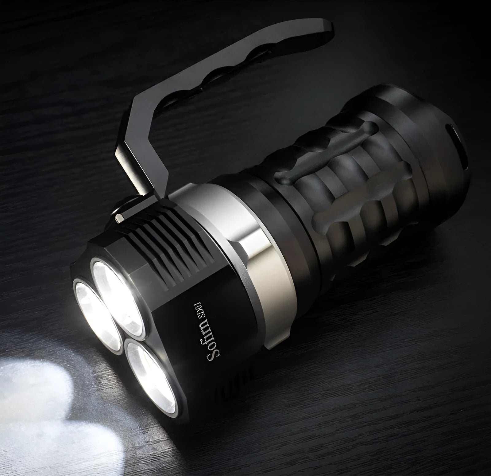 Aluminium alloy diving and outdoor flashlight with 350 lumen output, 18cm length.