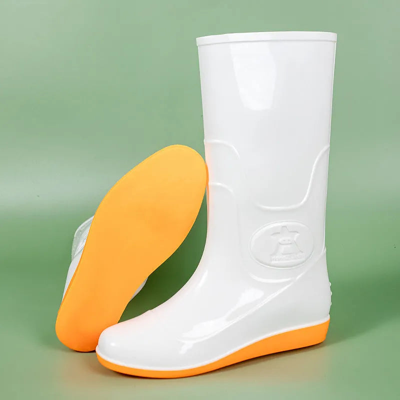 Flat washable plastic rain boots in white or yellow colours with high tube design