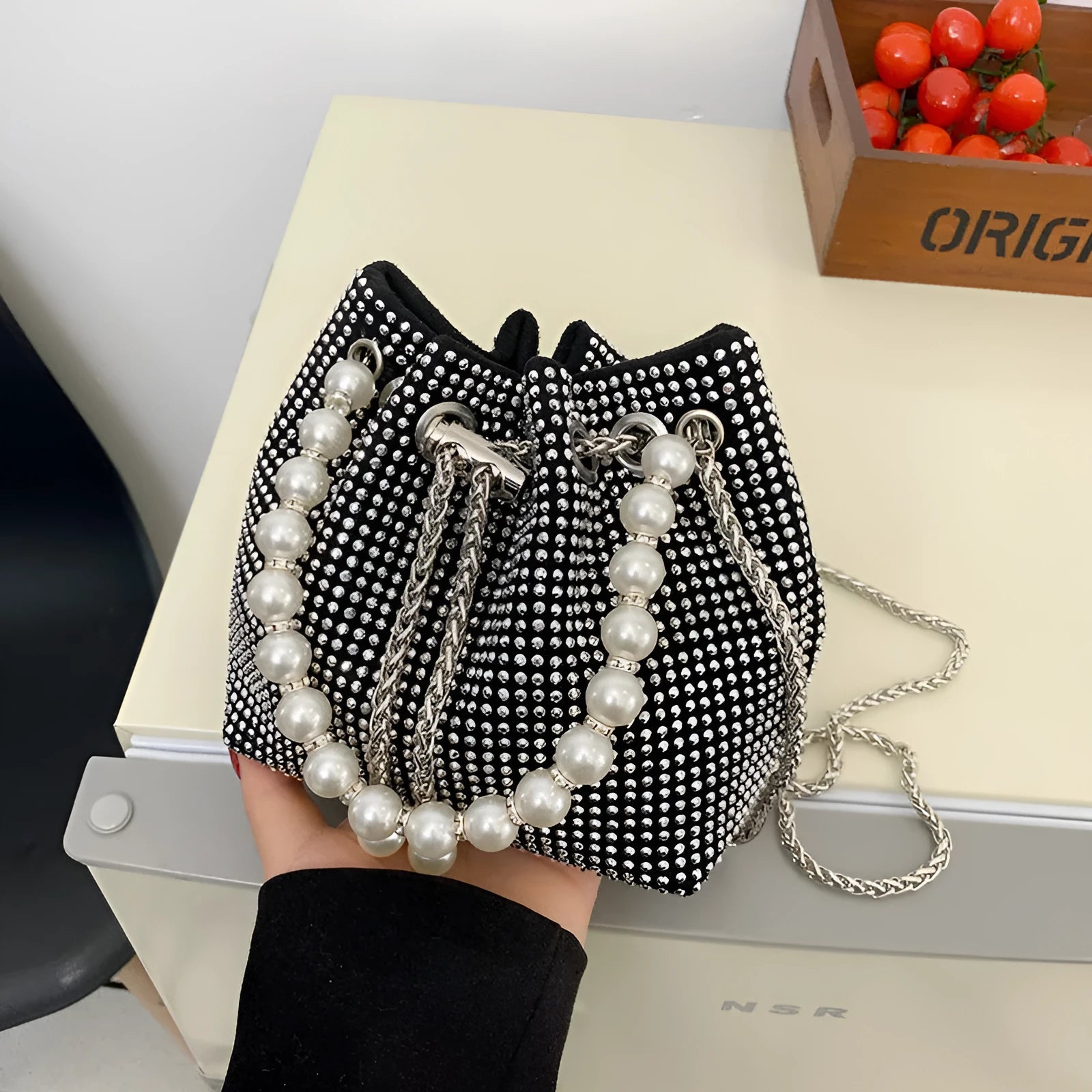 Light diamond pattern PU leather crossbody bucket bag with chain strap in multiple colours